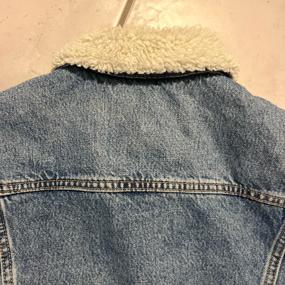 Levi’s Sherpa Trucker Distressed Wash Denim Jacket M - Picture 3 of 16